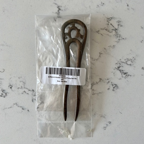 Wooden Double-Prong woman’s hair pin - Picture 7 of 9